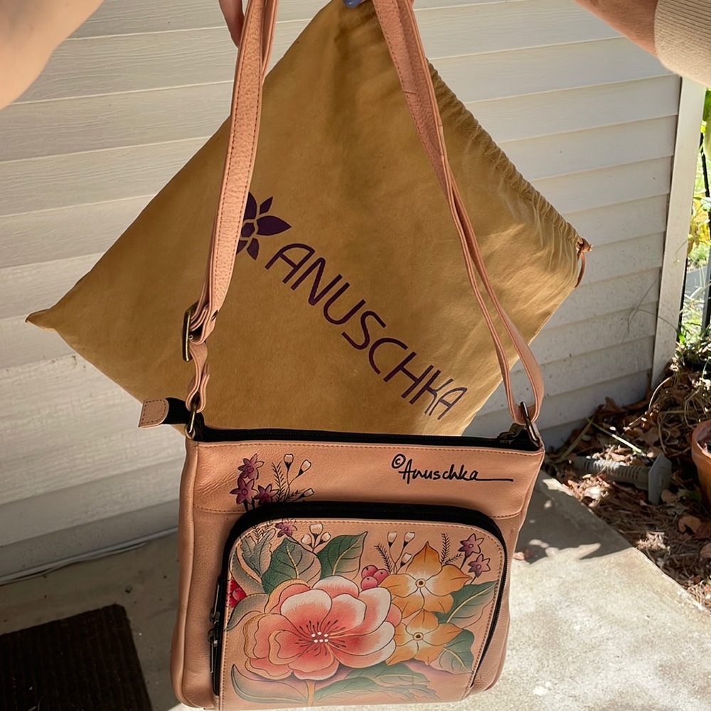 BRAND NEW NEVER WORN AUTHENTIC ANUSCHKA HAND BAG